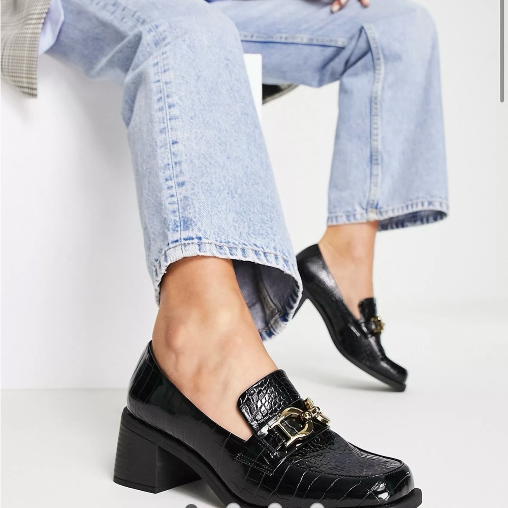 ASOS DESIGN Skip snaffle detail heeled loafers in black